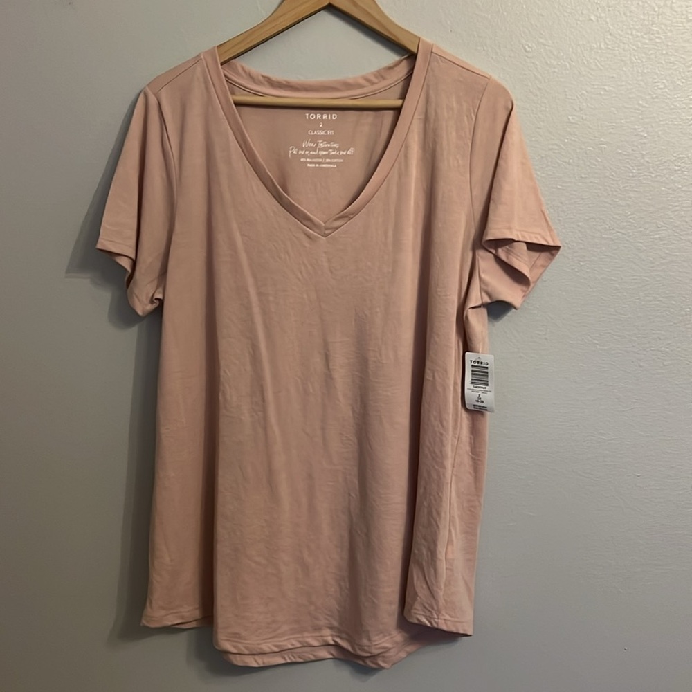 5/$20 🆕 Torrid Classic Fit Vneck Short Sleeve Tee Blush 2X